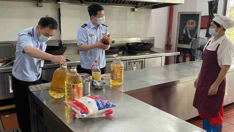 国产与进口休闲食品：一场品质与文化的碰撞
